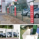 Paneel voor bevestiging op een hekwerk