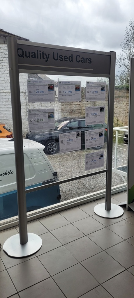 Présentoir pour 12 véhicules